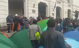 Protestatarii nu cedează: Un nou orășel al corturilor a fost amenajat în fața Procuraturii Generale